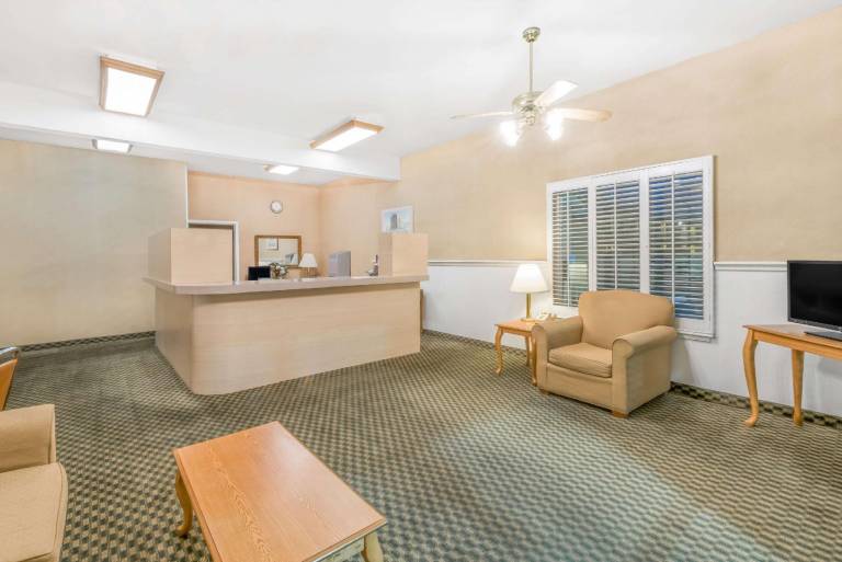 Days Inn by Wyndham Deming — photo 3