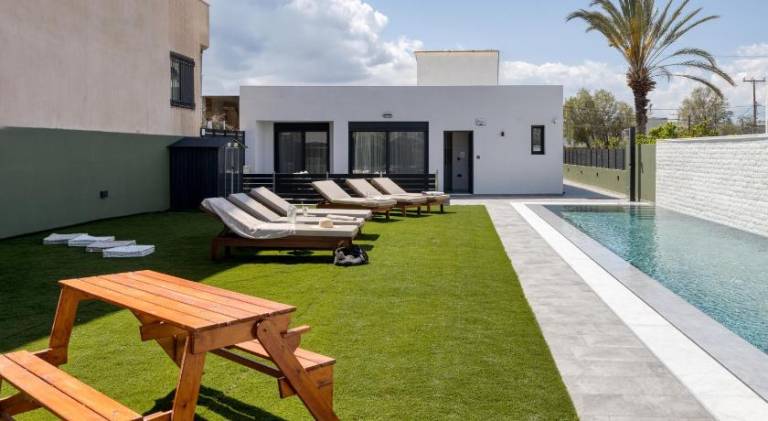House with patio, grill & pool in Heraklion
