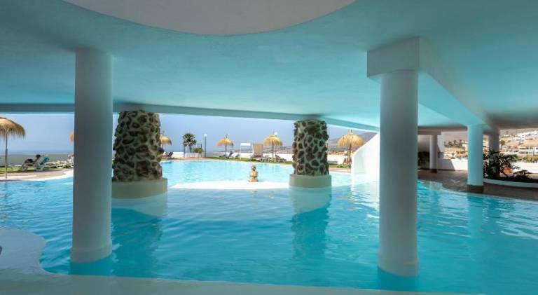 Beautiful holiday apartment with pool | Pets allowed in Adeje