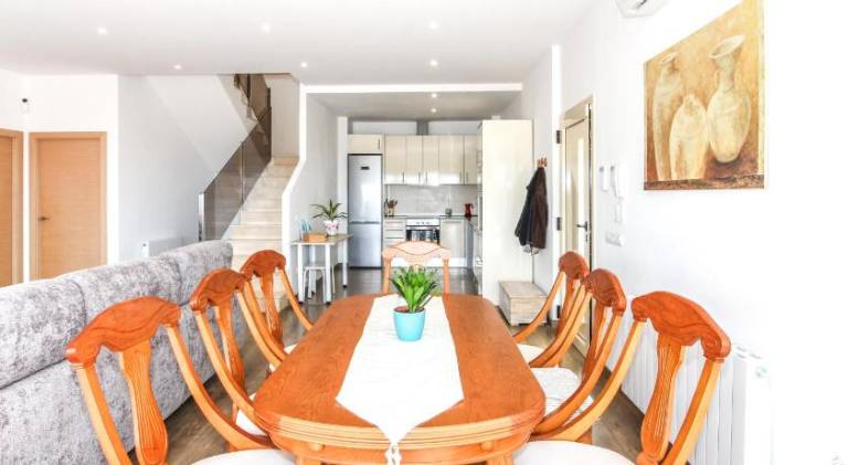 Fully equipped villa with terrace, yard & private pool | Pets allowed — photo 3