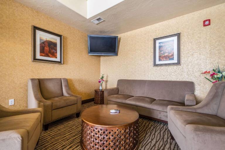 Comfort Inn & Suites Cedar City South — photo 5