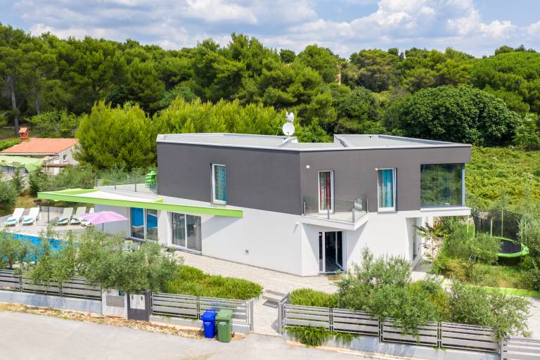 Villa with terrace, heated pool & BBQ | Sea view — photo 2