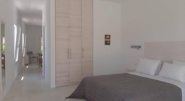Apartment with pool — photo 2