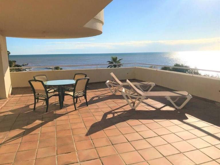House with pool | Next to the beach | Suitable for remote work | Pets allowed in Estepona