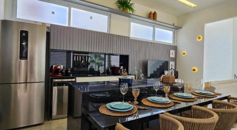 Vacation home with private pool, yard & jacuzzi | Pet-friendly — photo 5
