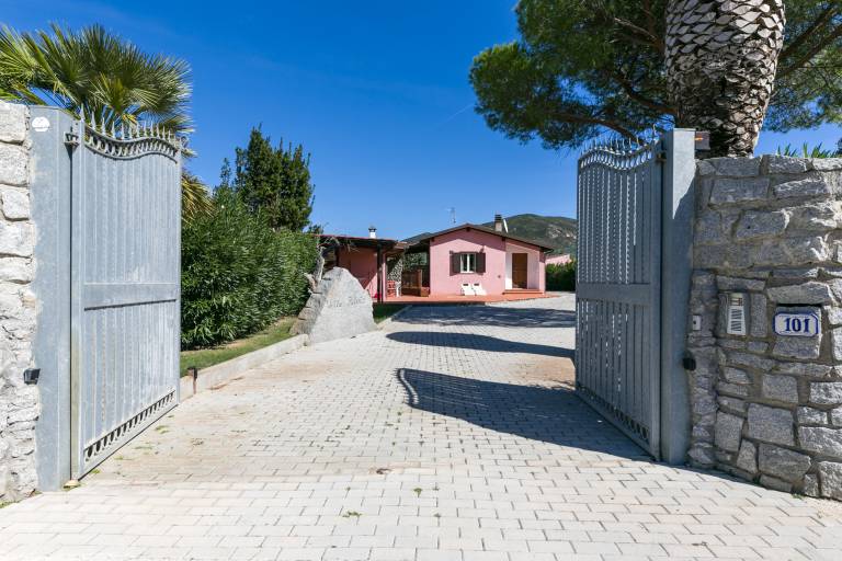 Villa "Roberta" 400 Meters From the Sea — photo 2