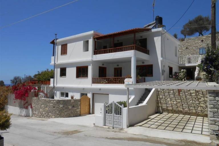 Villa with garden | Pets allowed — photo 2