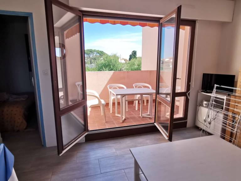 Holiday apartment with pool — photo 5