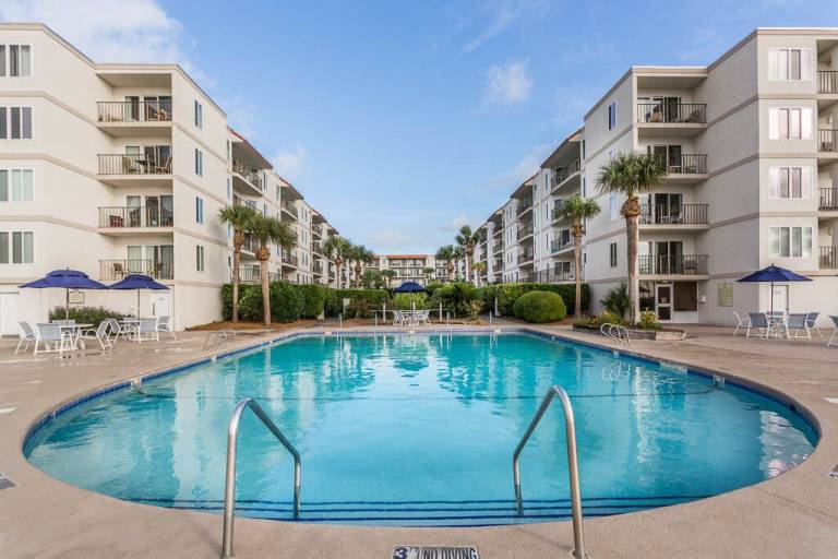 Condo Sea Island