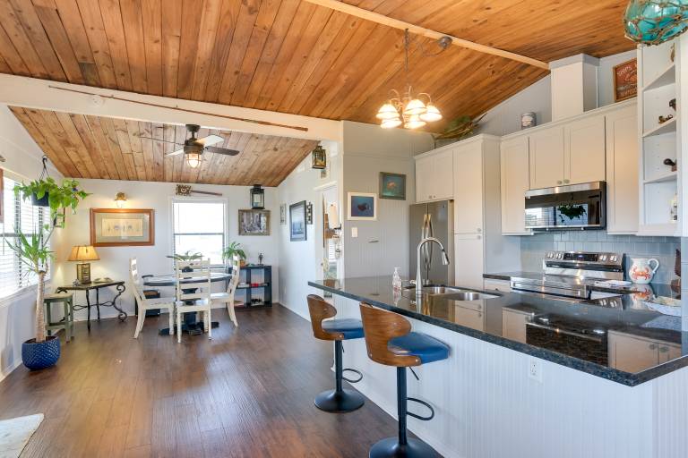 < 1 Mi to Sea Isle Beach, Nautical Home w/ Hot Tub — photo 2