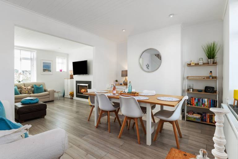 Child-friendly house with yard | Pet-friendly — photo 2