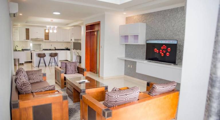 Beautiful serviced apartment with sauna, terrace & yard | Pets are welcome — photo 3