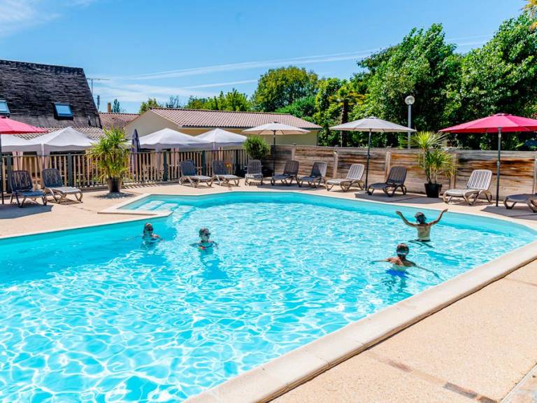 Chalet with heated pool & patio — photo 4