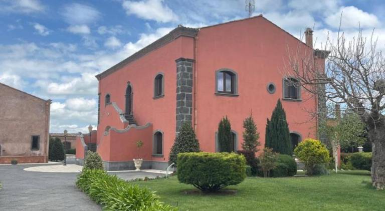 Farm with pool, garden & patio in Randazzo