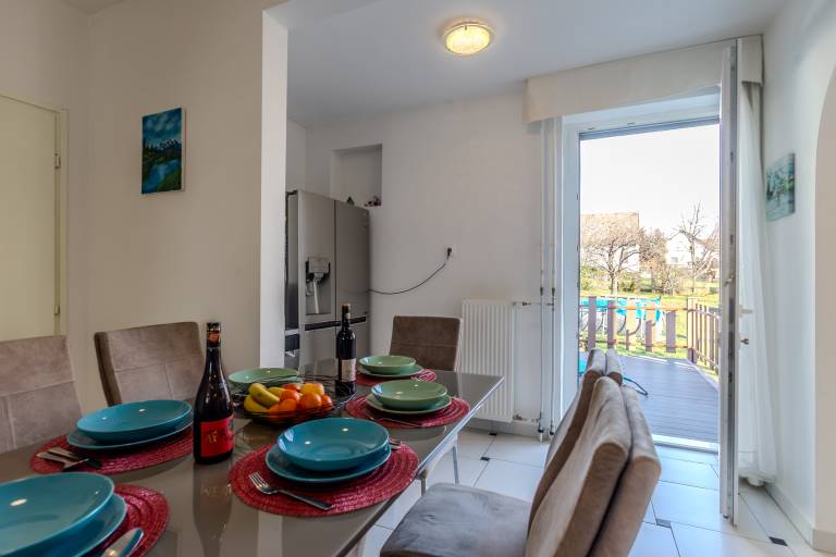Apartment with terrace, yard & BBQ — photo 2