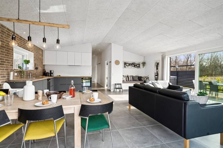 House with sauna, BBQ & patio | Lake view — photo 4