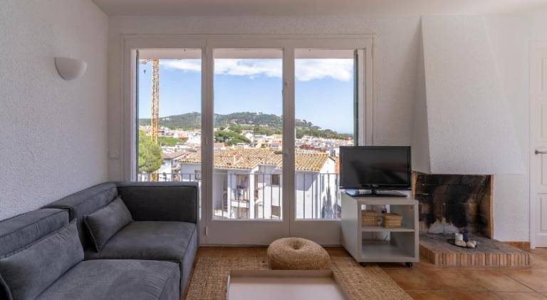 Apartment with terrace — photo 2