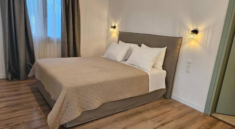 Serviced apartment with terrace & yard — photo 4