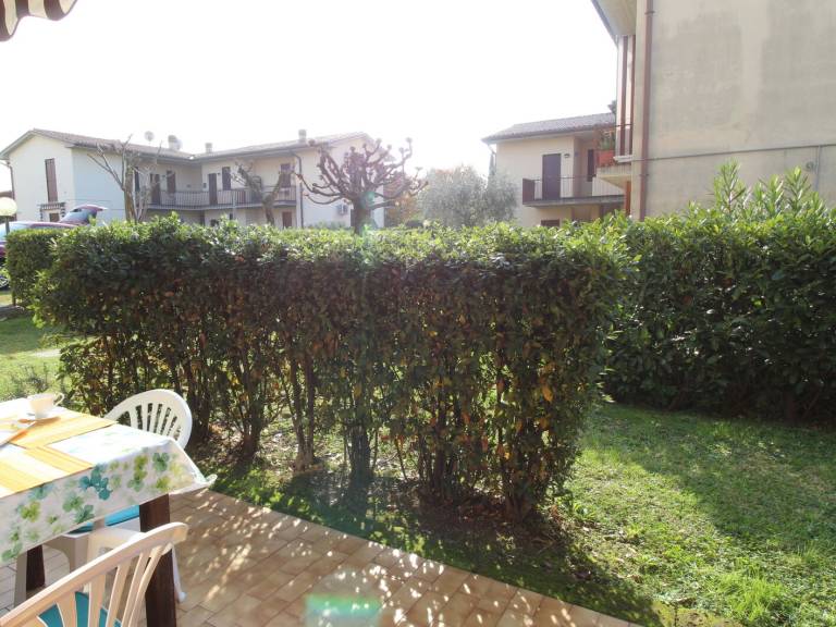 Apartment with yard, barbecue & pool — photo 3