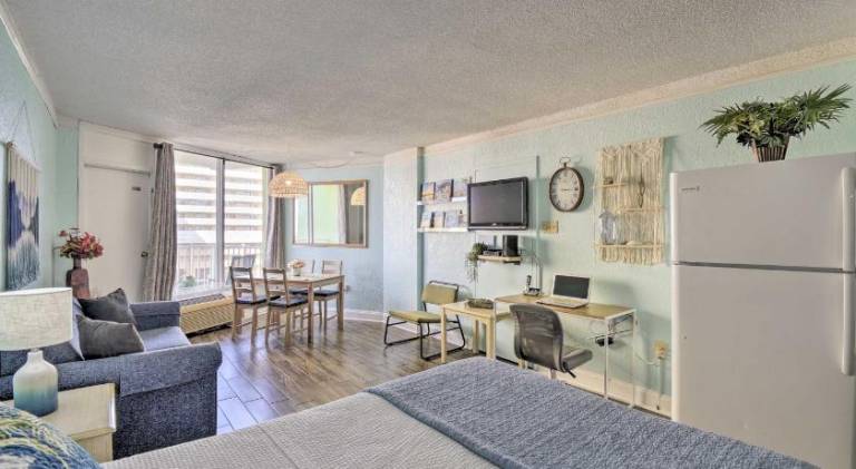 Ocean Views and Resort Amenities Myrtle Beach Condo — photo 2