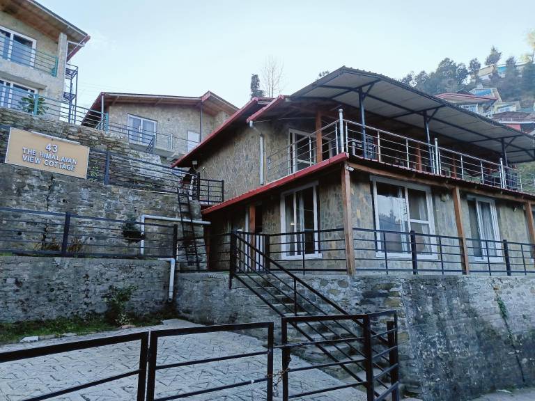 Villa with garden — photo 4