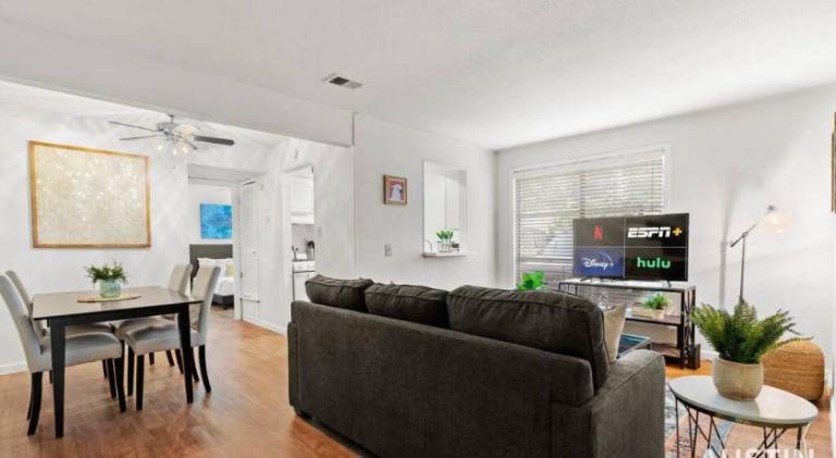 Nice Quiet Downtown Apt Pool Free Parking — photo 2