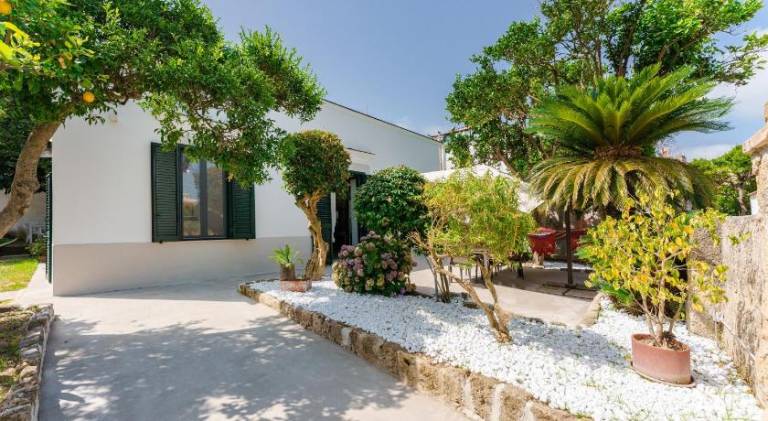 Villa with 2 rooms for 5 persons — photo 4
