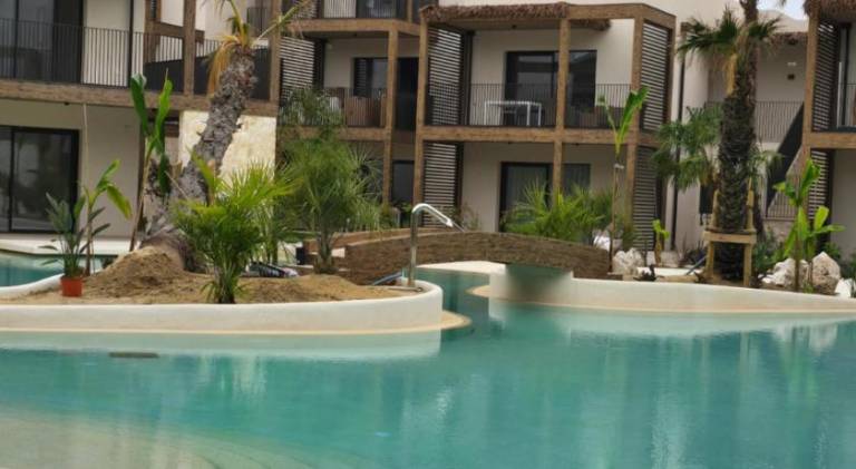 Apartment with pool — photo 4