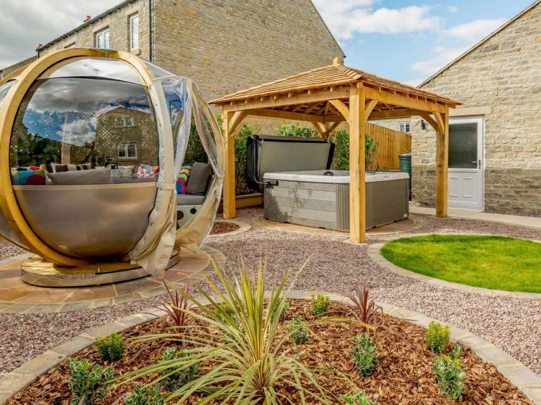 Cottage with BBQ, yard & jacuzzi — photo 5