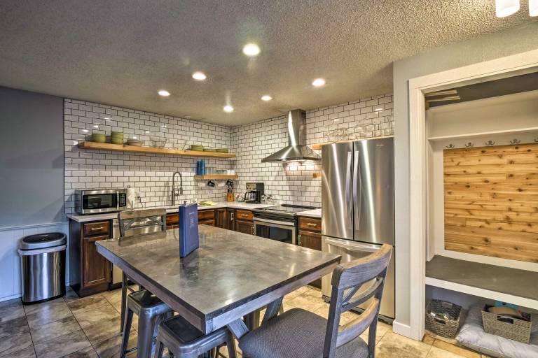 Walk to Slopes: Dtwn Breckenridge Condo on Main St — photo 2