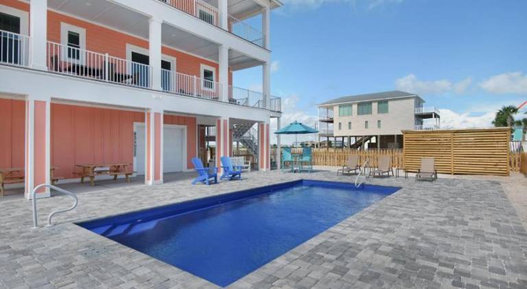 Vacation home with pool — photo 5