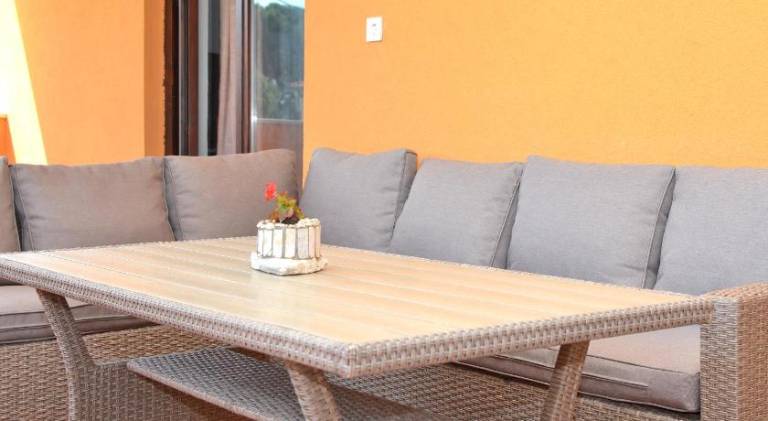 Holiday apartment with garden, terrace & grill — photo 5