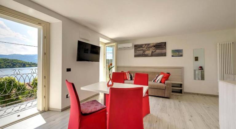 Rental apartment with patio — photo 3