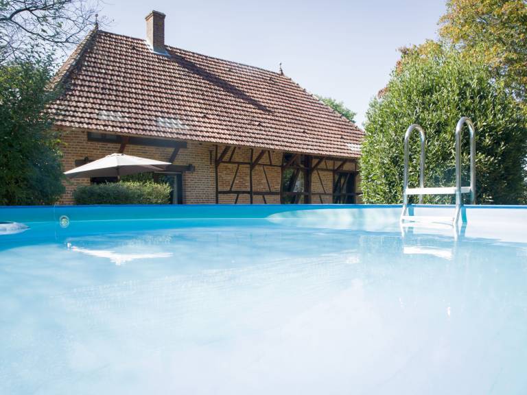 Fully equipped vacation home with patio, yard & private pool | Pets allowed — photo 2