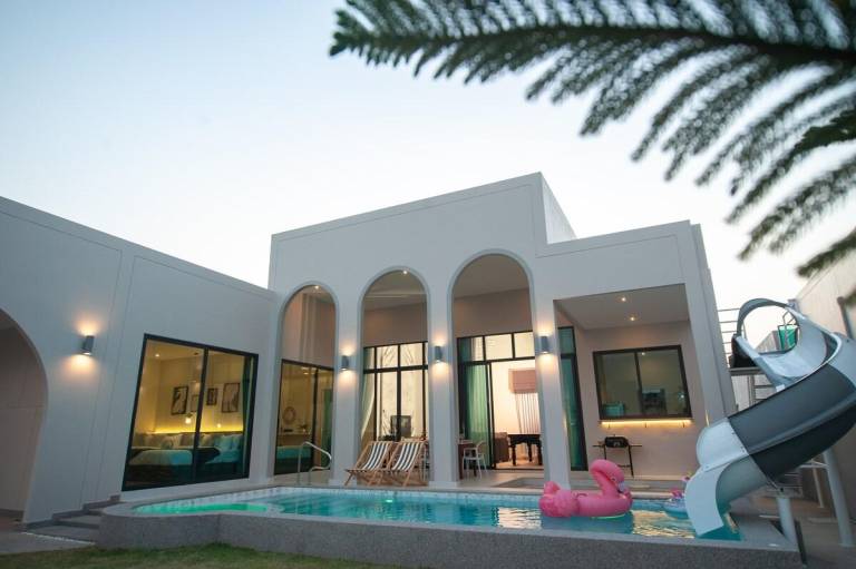 Vacation home with pool, garden & grill — photo 3
