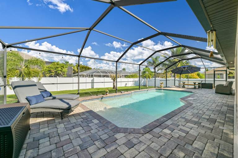 House with grill, yard & private pool | Sea view in Cape Coral, FL