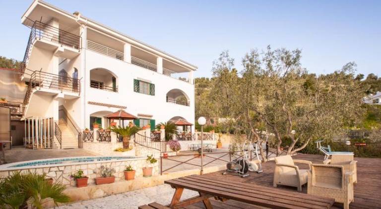 Holiday apartment with barbeque, terrace & yard in Vieste