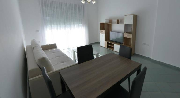 Serviced apartment with terrace & yard — photo 4
