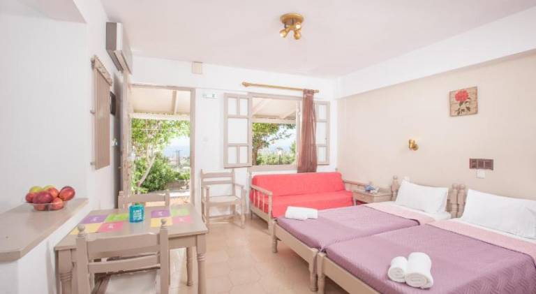 Beautiful serviced apartment with pool, barbeque & yard | Pets are welcome in Hersonissos
