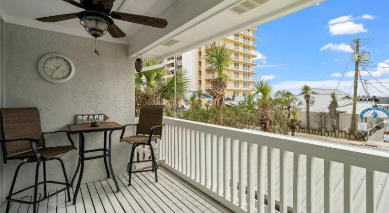 Gulf View Beach Bungalow, Dog-Friendly, Near Scooners, Near Beach in Panama City