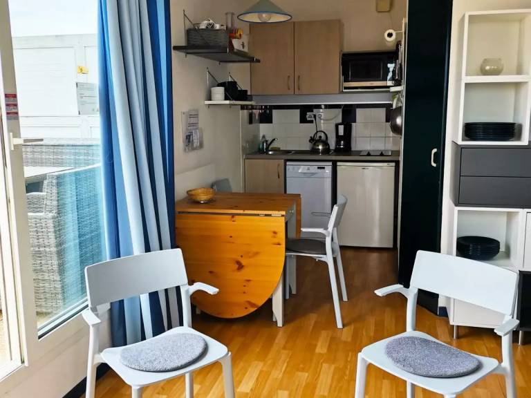 Holiday apartment with pool — photo 4
