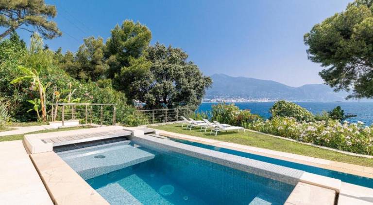 Lovely villa with hot tub & pool | Pets allowed — photo 3