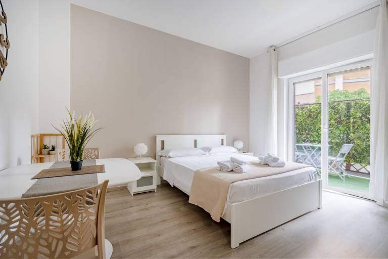 Holiday apartment with 2 rooms for 4 persons in Bari
