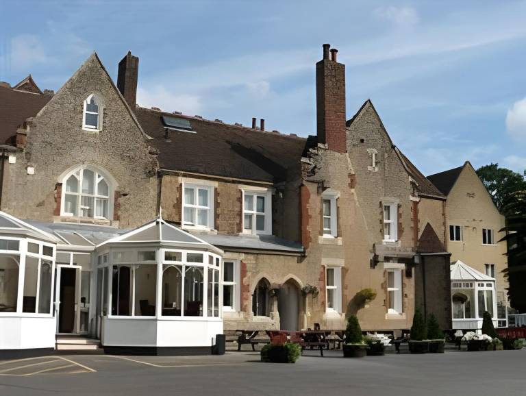 Hamlet Larkfield Priory Hotel