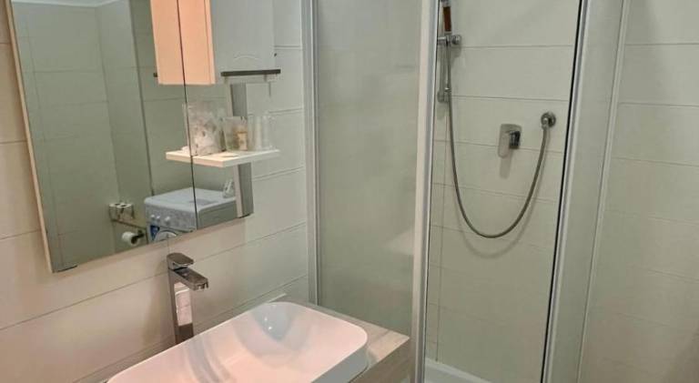 Vacation home with jacuzzi — photo 2