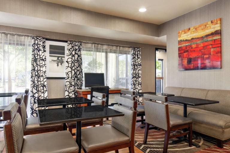 Hampton Inn Tracy — photo 4