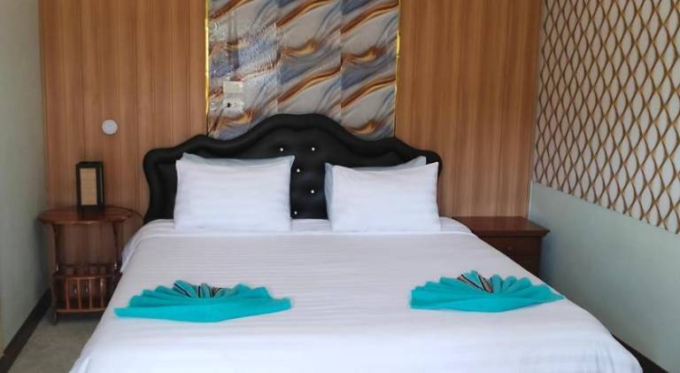 Holiday apartment with hot tub in Phetchaburi