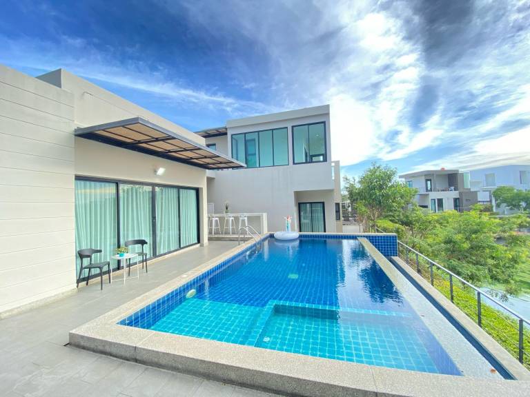 Lake view pool villa Pattaya in Sattahip