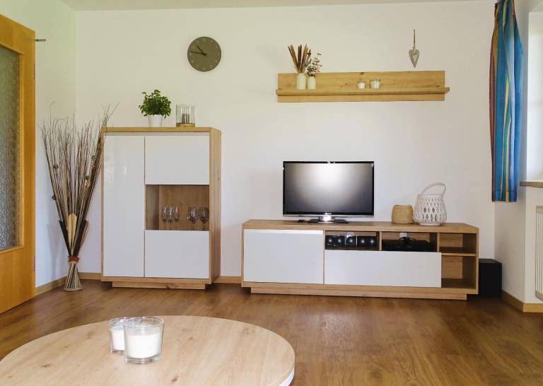 Family-friendly holiday apartment with pool, patio & yard | Garden view | Pet-friendly — photo 3