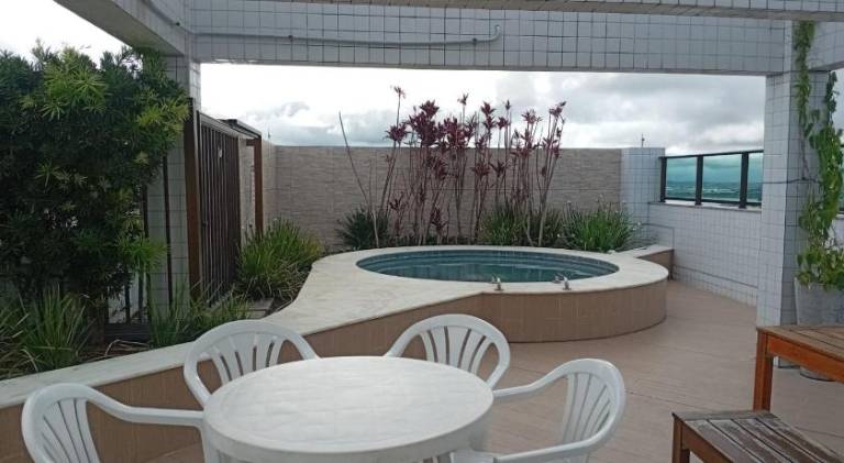 Rental apartment with hot tub & pool — photo 4